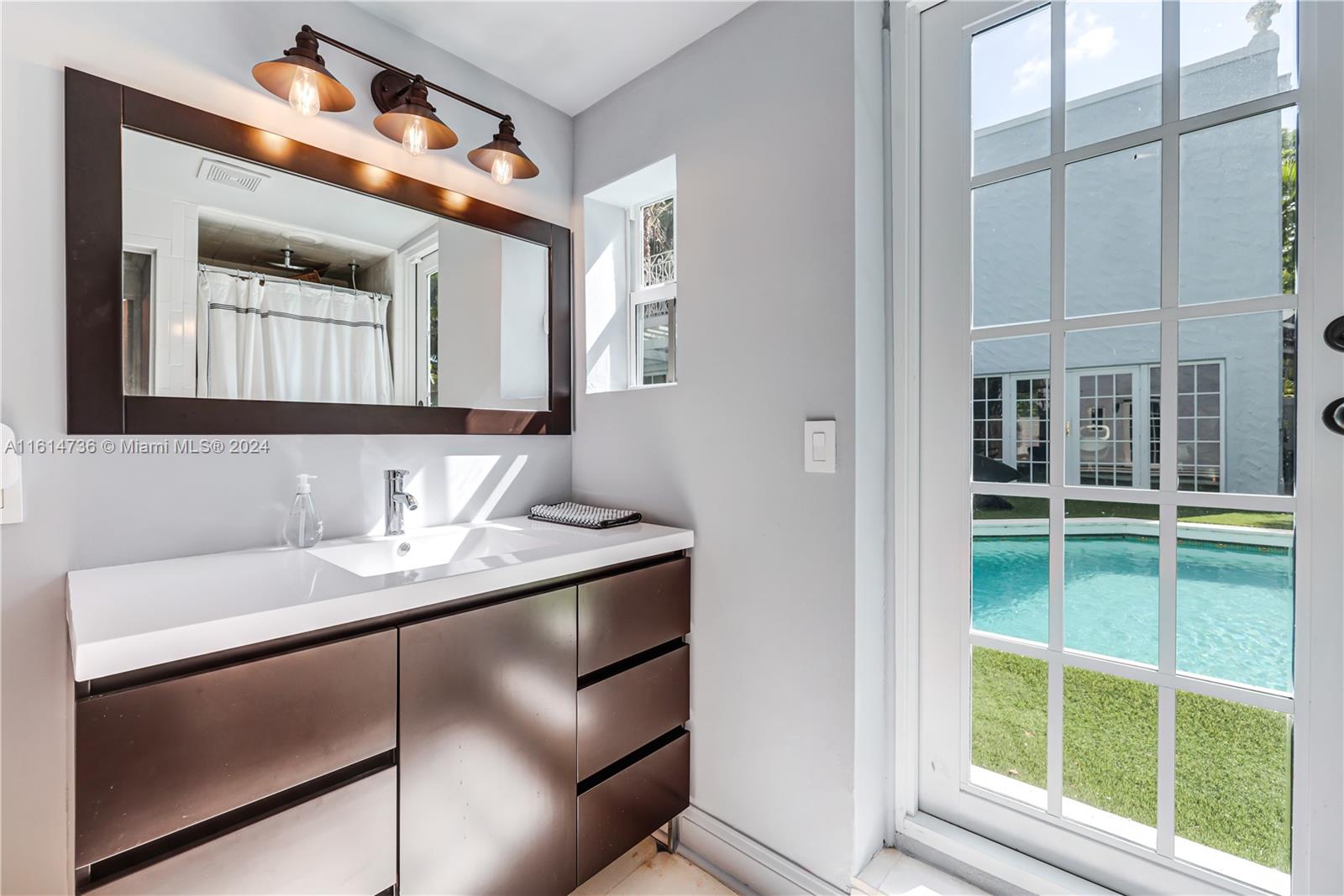 3370 Crystal Ct
