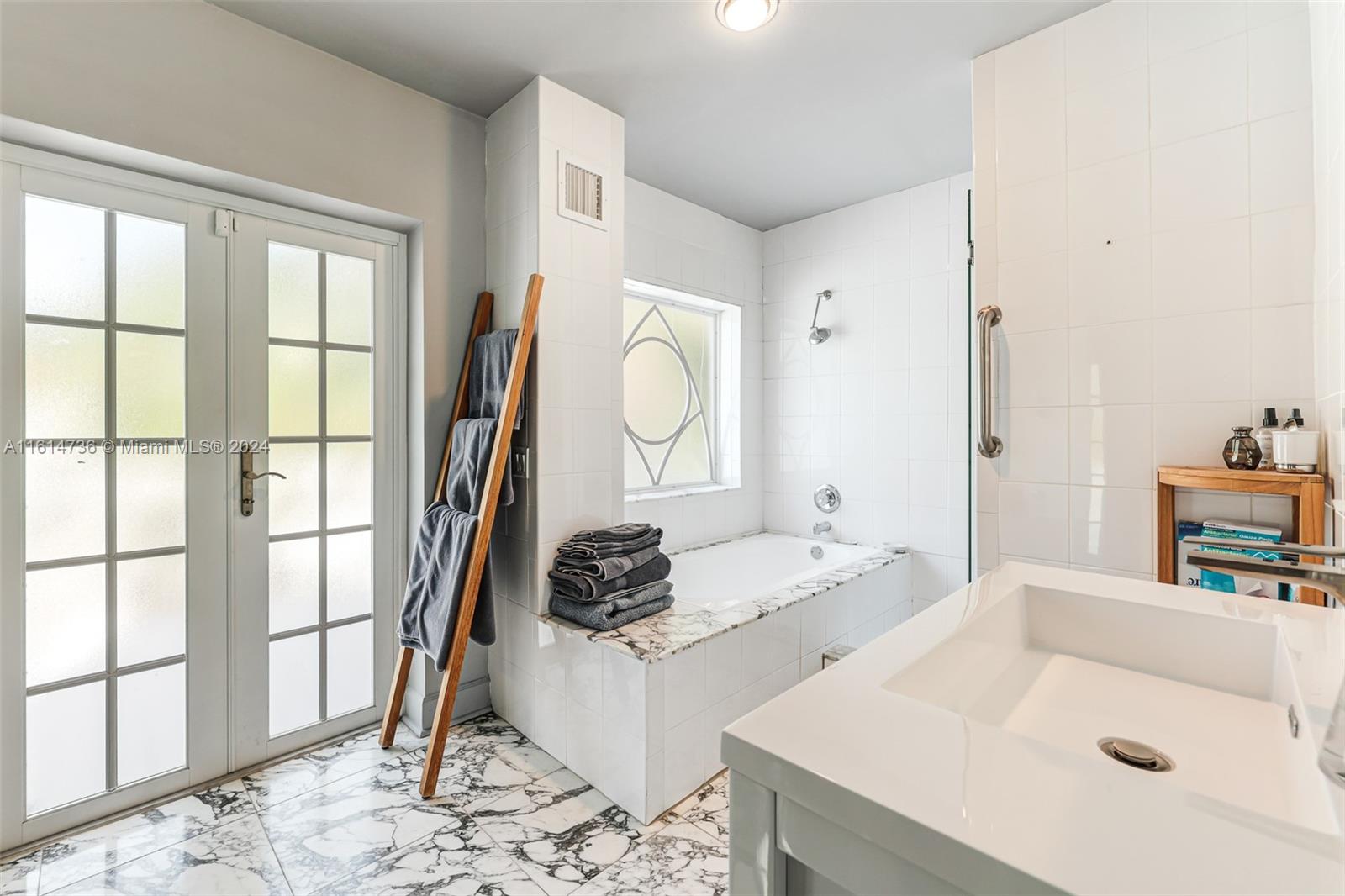 3370 Crystal Ct