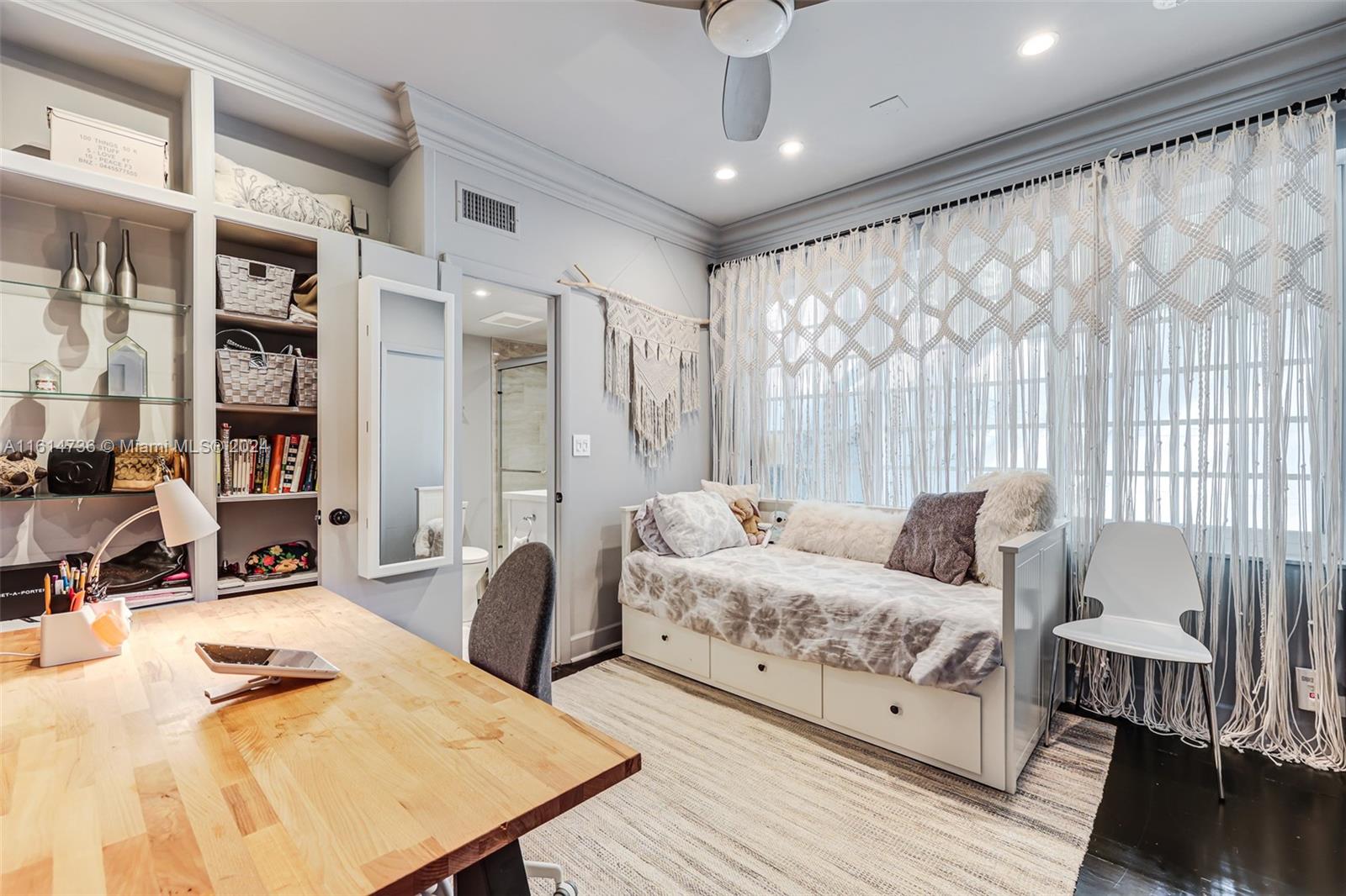 3370 Crystal Ct