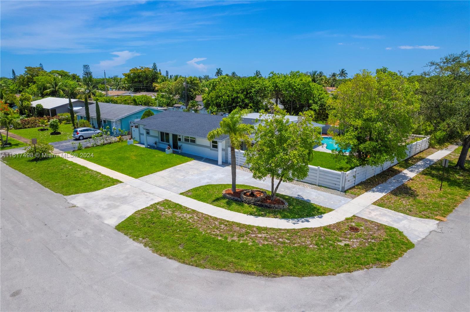 650 NW 38th Ct