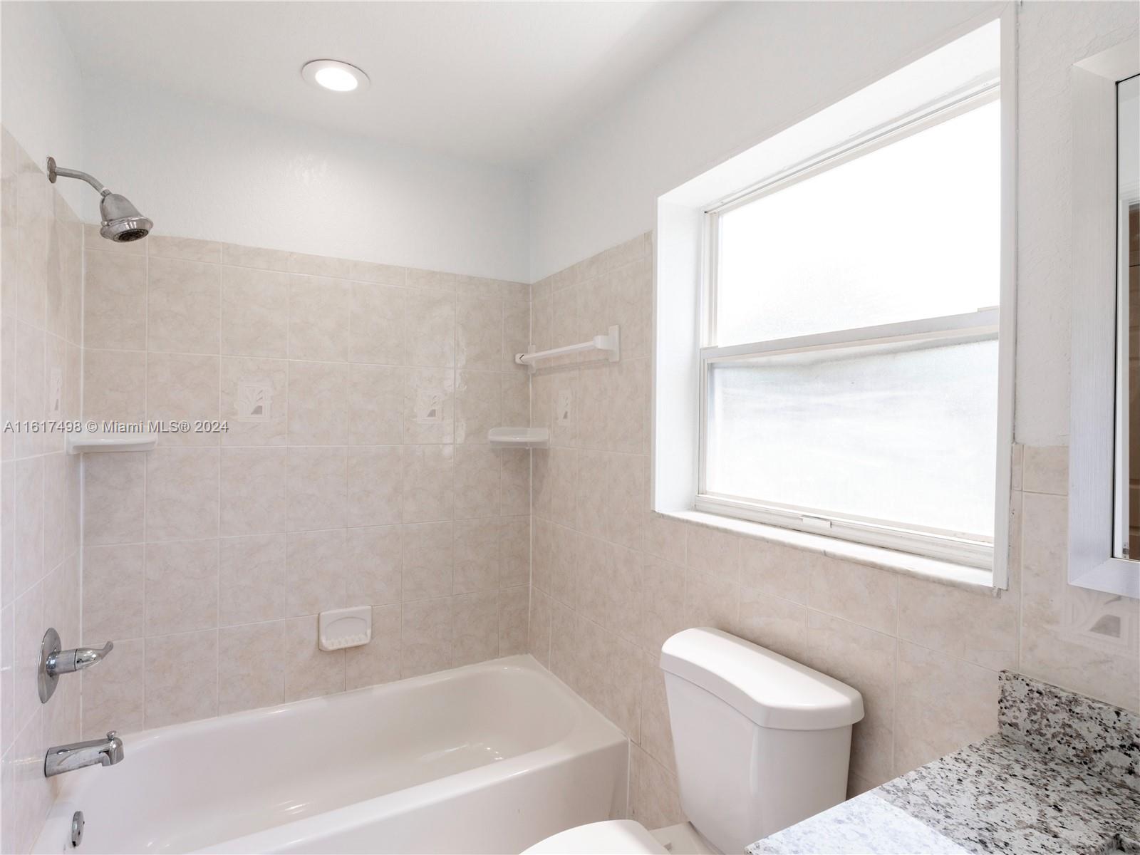 650 NW 38th Ct