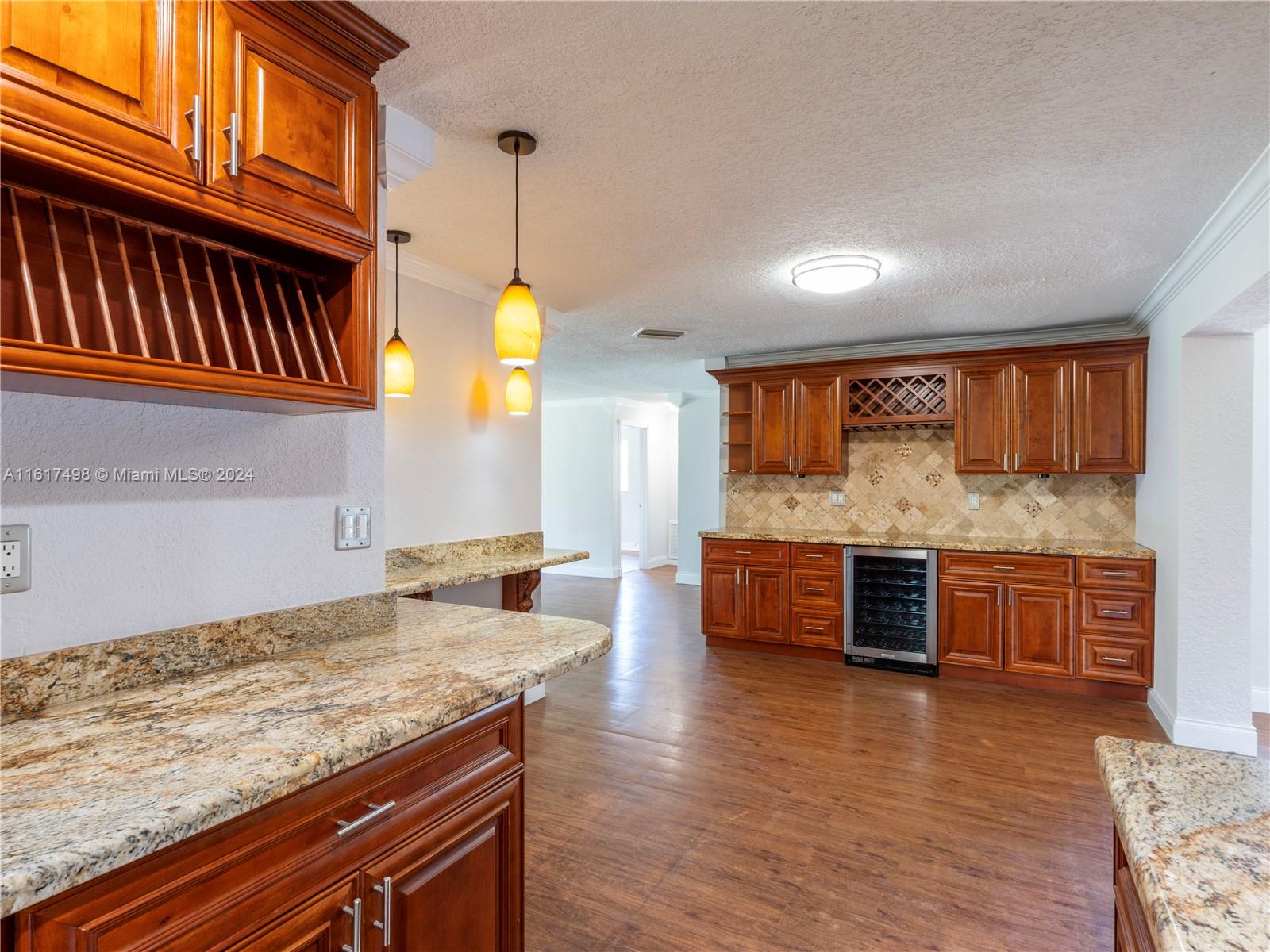 650 NW 38th Ct