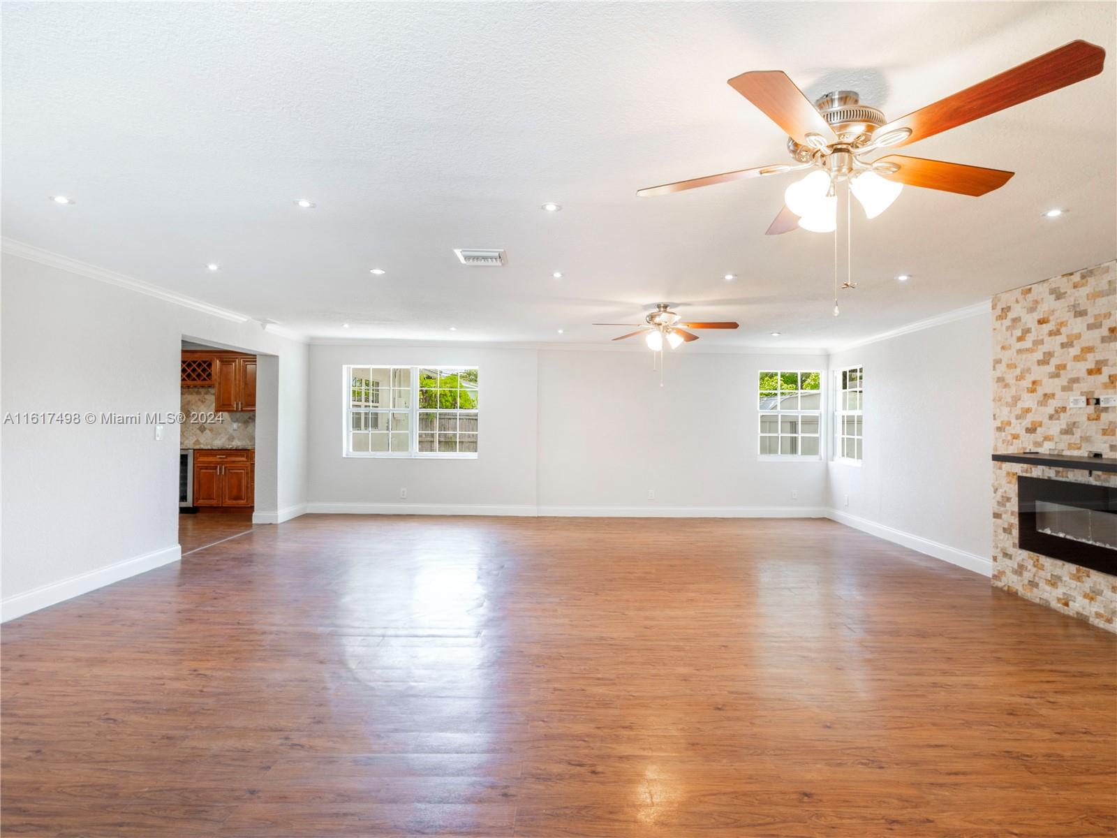 650 NW 38th Ct