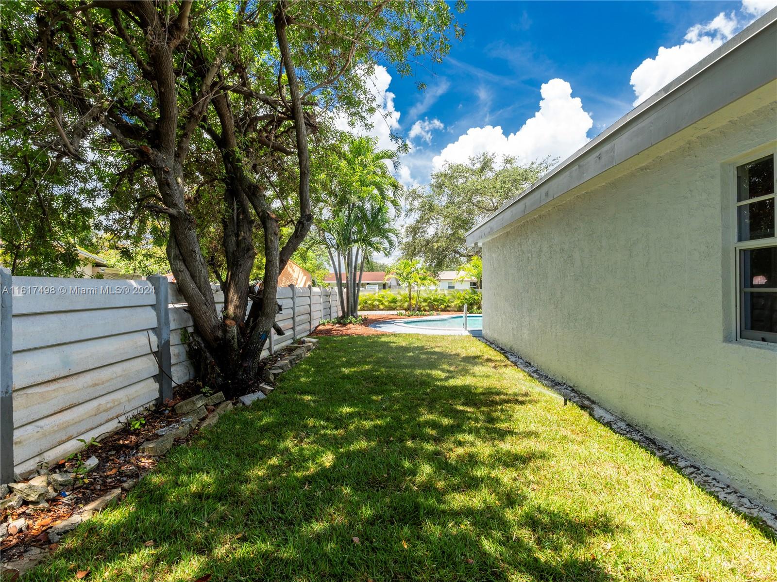 650 NW 38th Ct