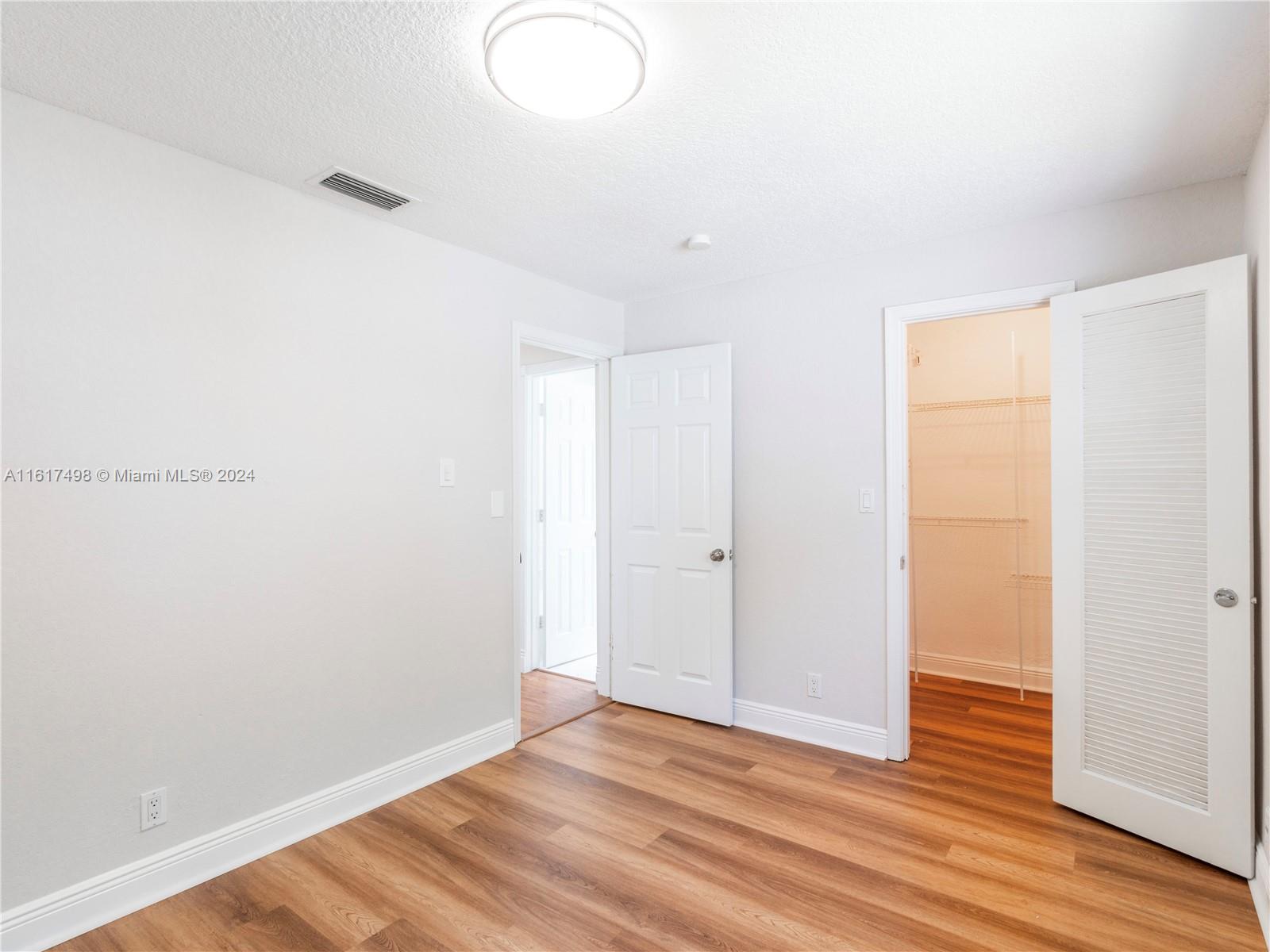 650 NW 38th Ct