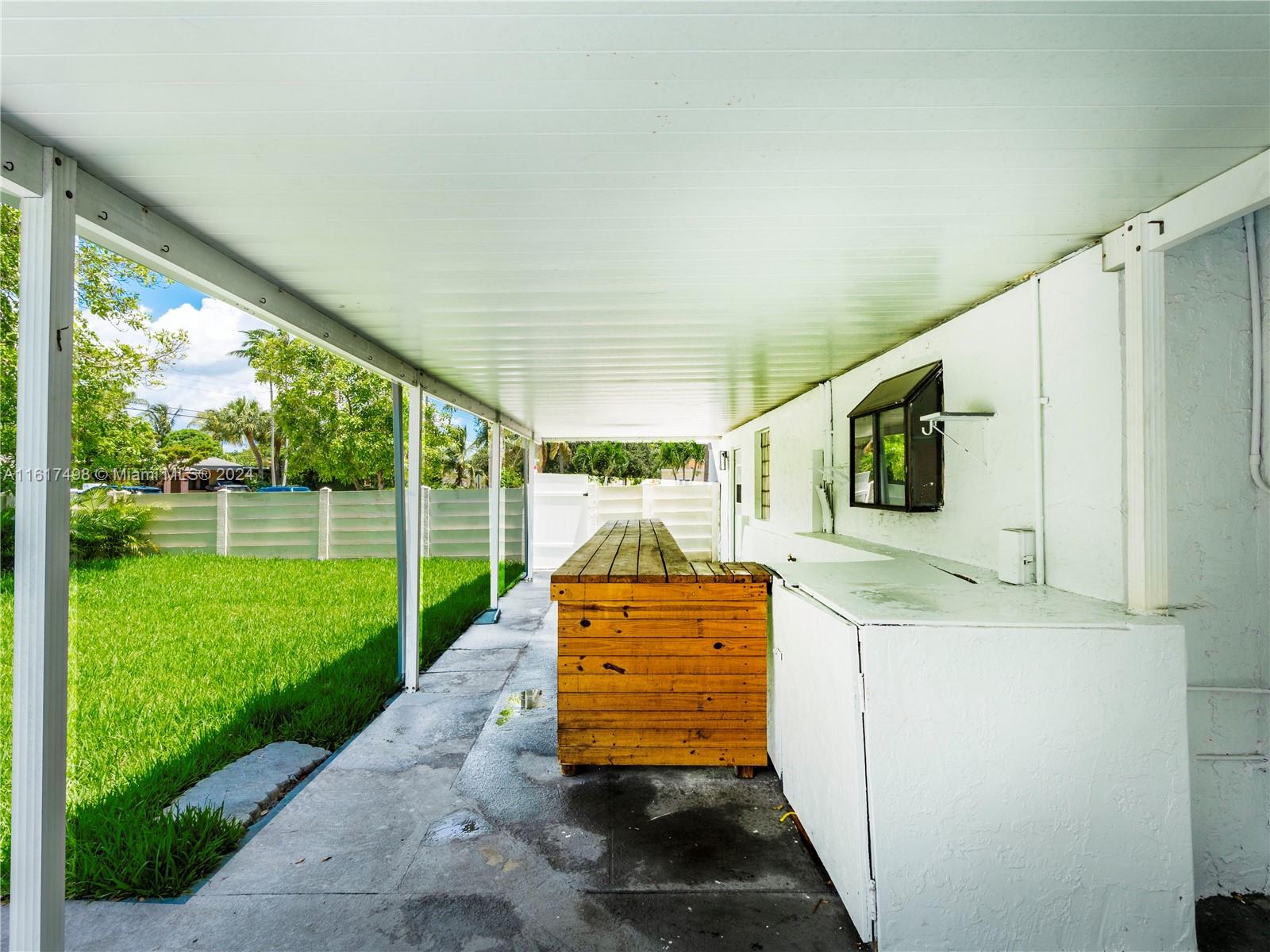 650 NW 38th Ct