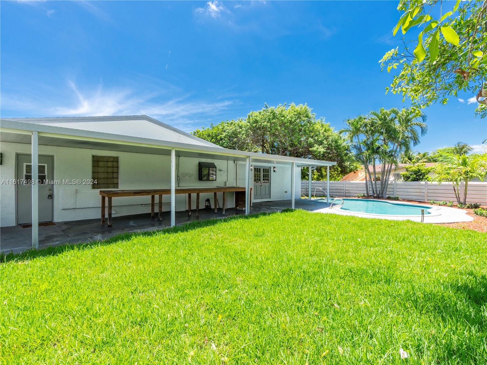 650 NW 38th Ct