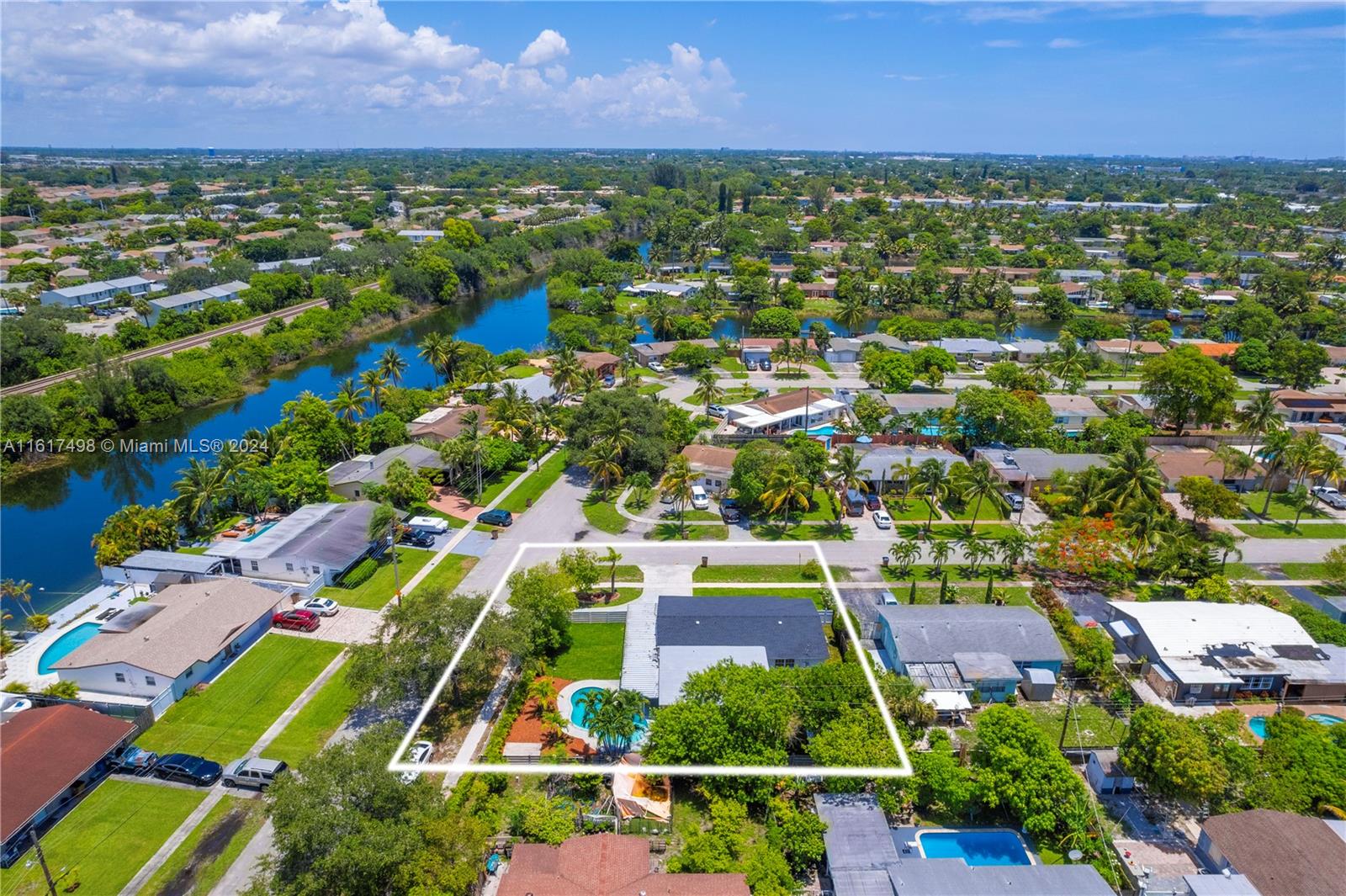 650 NW 38th Ct
