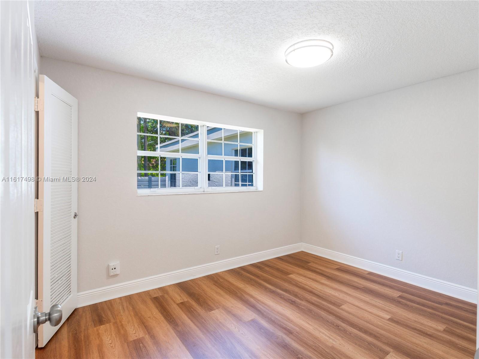 650 NW 38th Ct