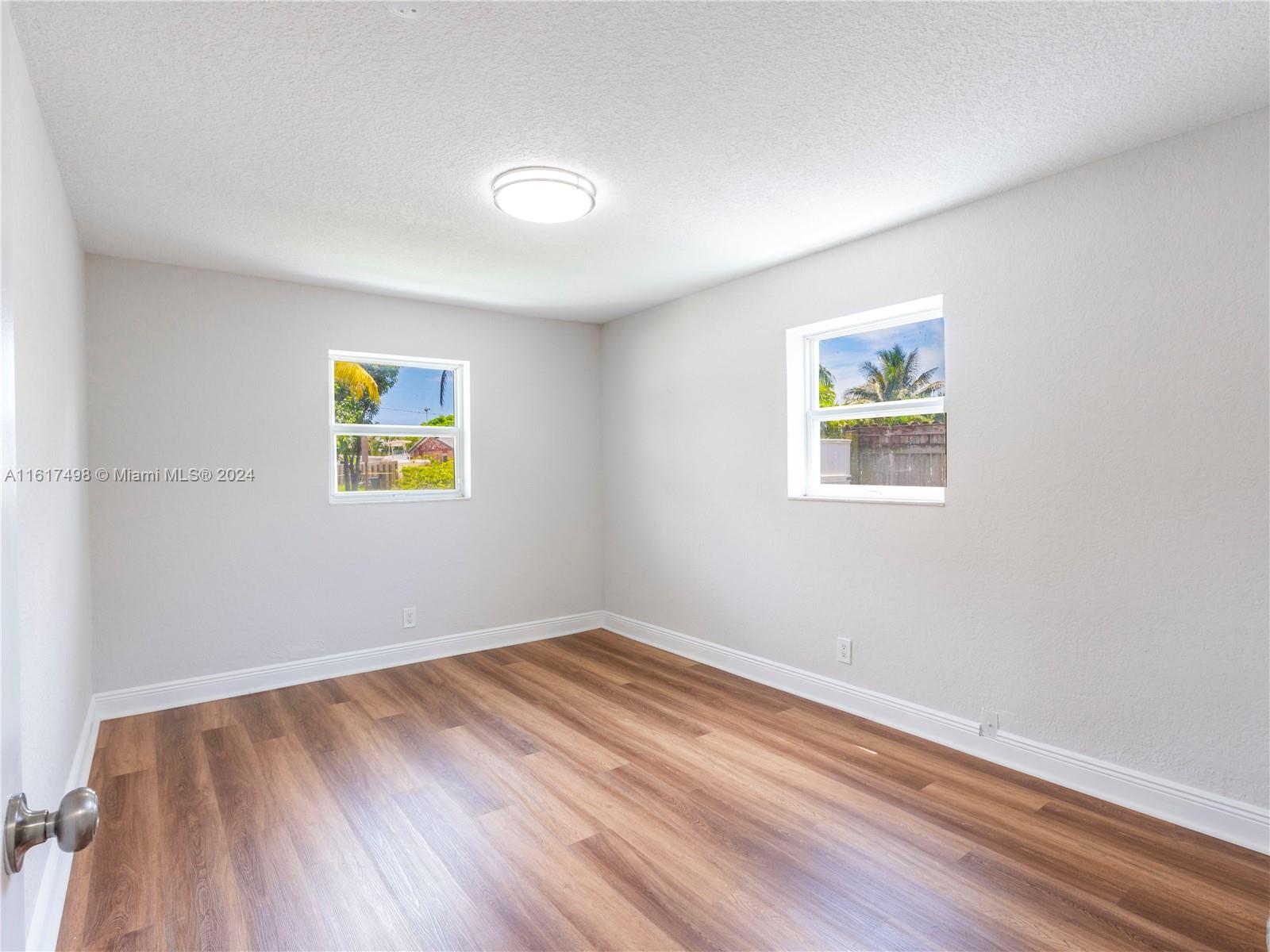 650 NW 38th Ct