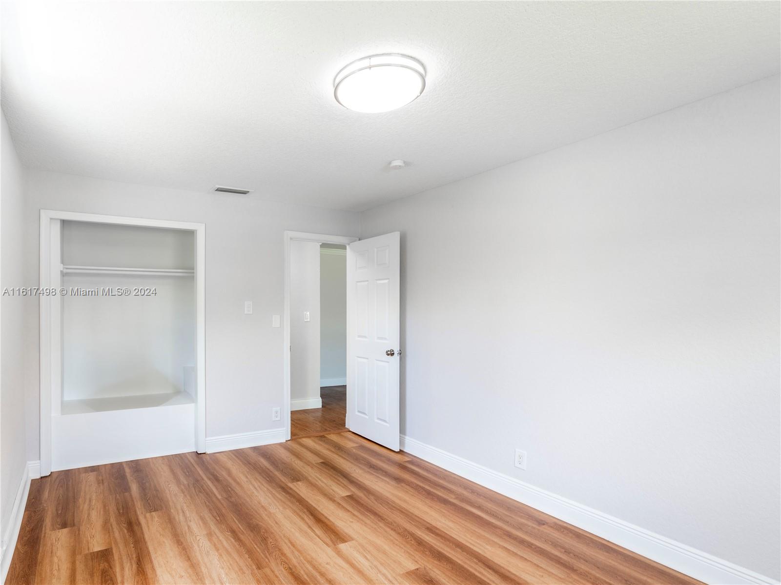 650 NW 38th Ct