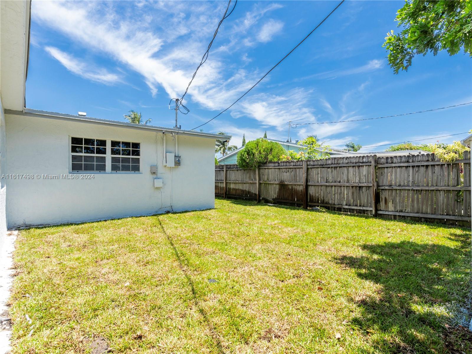 650 NW 38th Ct