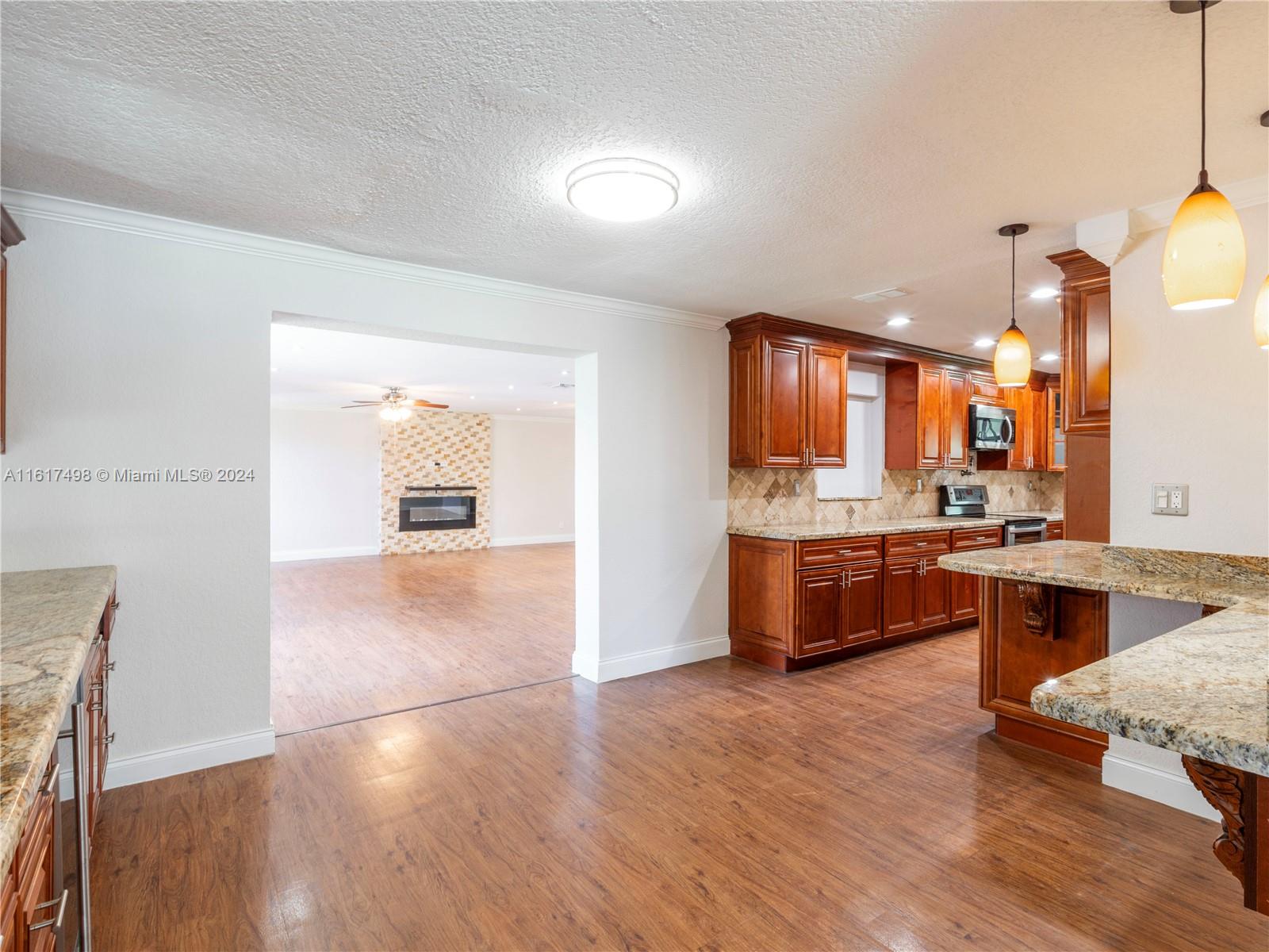 650 NW 38th Ct