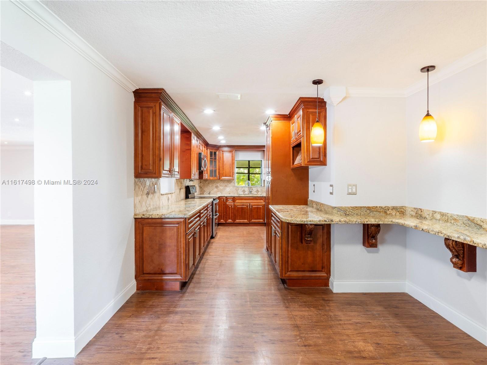 650 NW 38th Ct