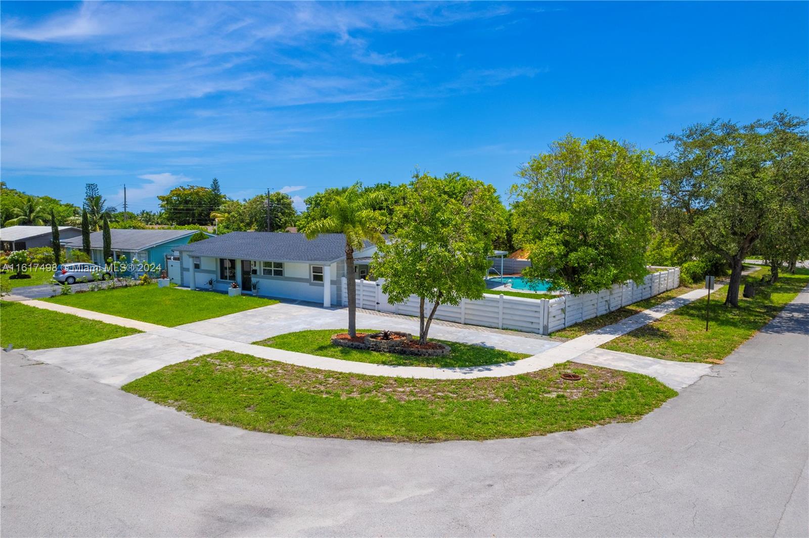 650 NW 38th Ct