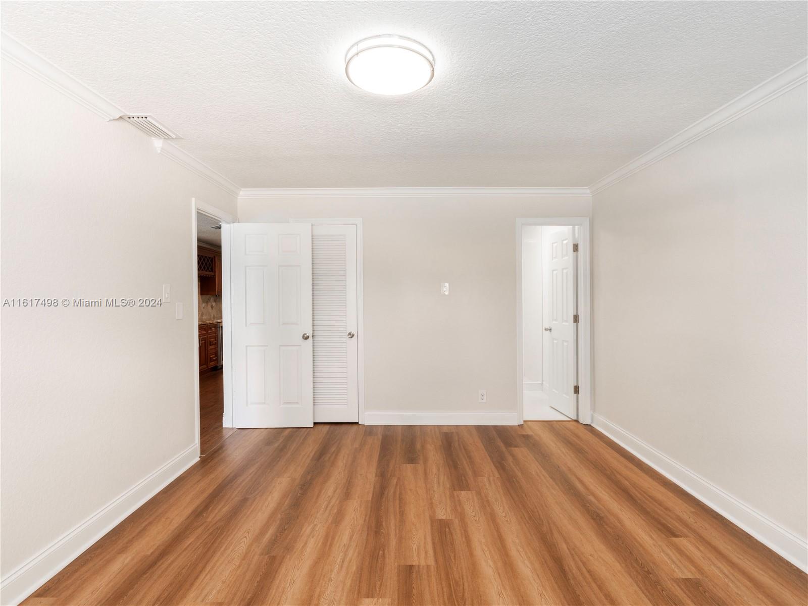 650 NW 38th Ct