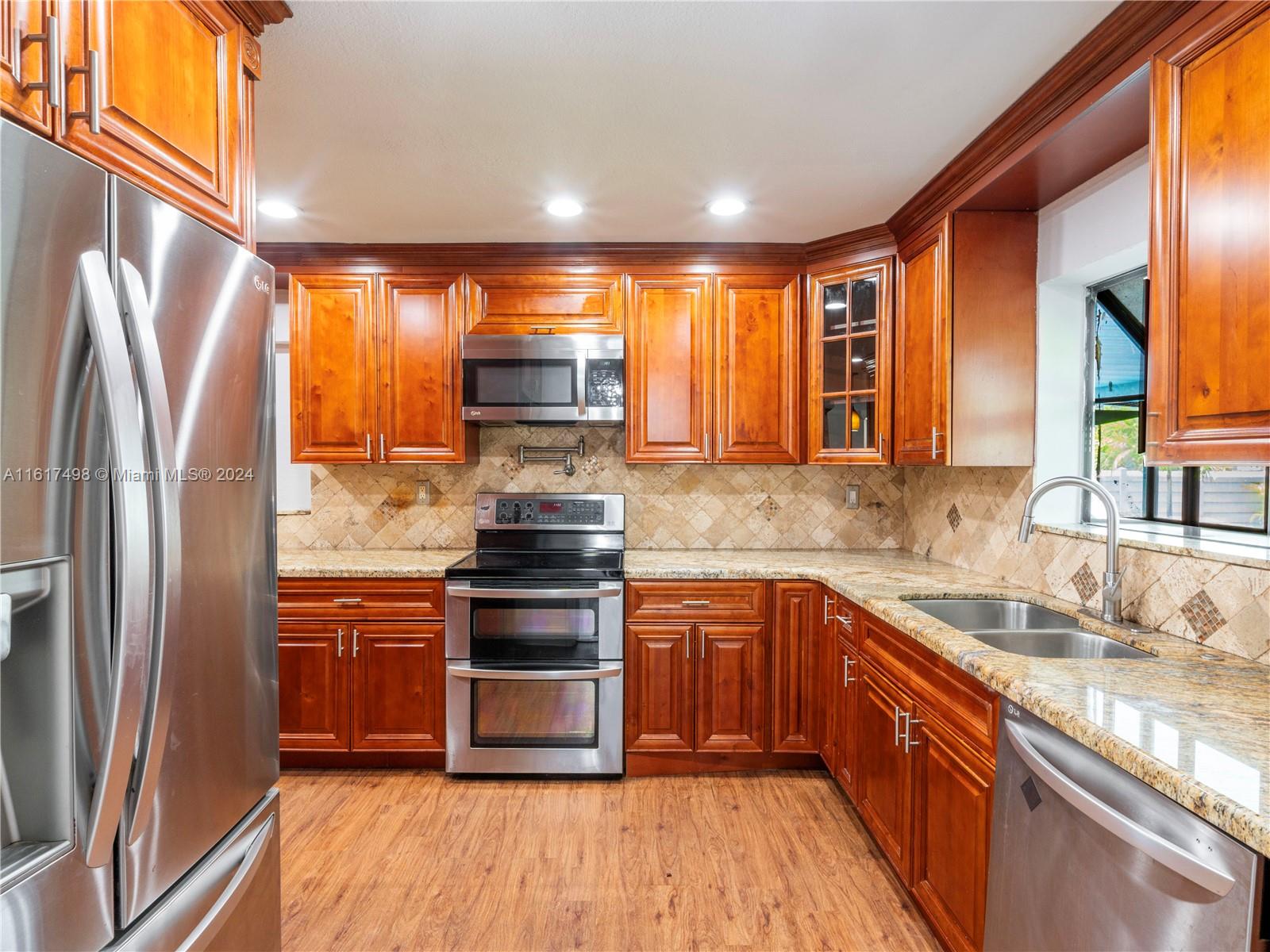 650 NW 38th Ct