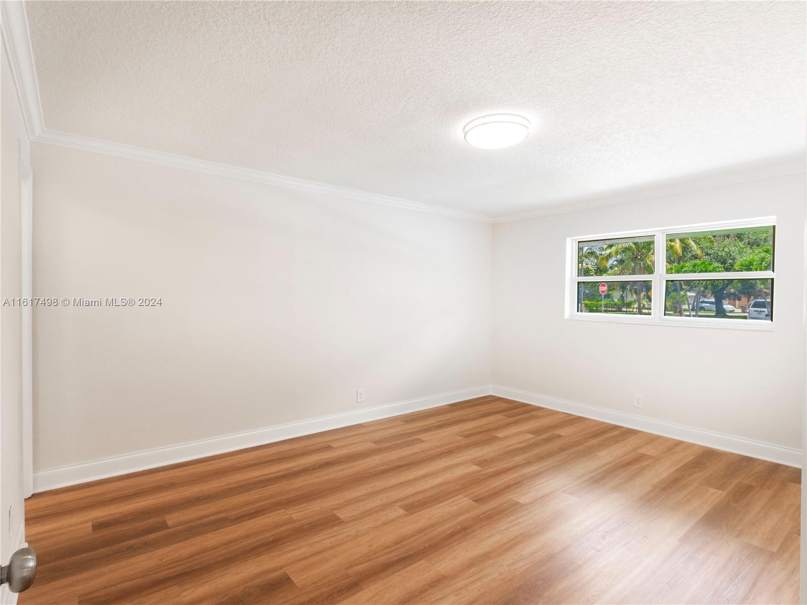 650 NW 38th Ct
