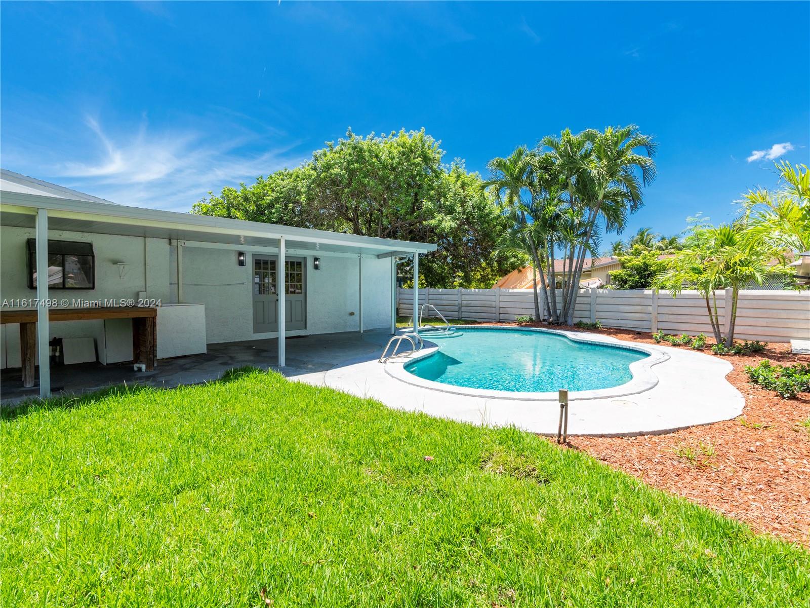 650 NW 38th Ct