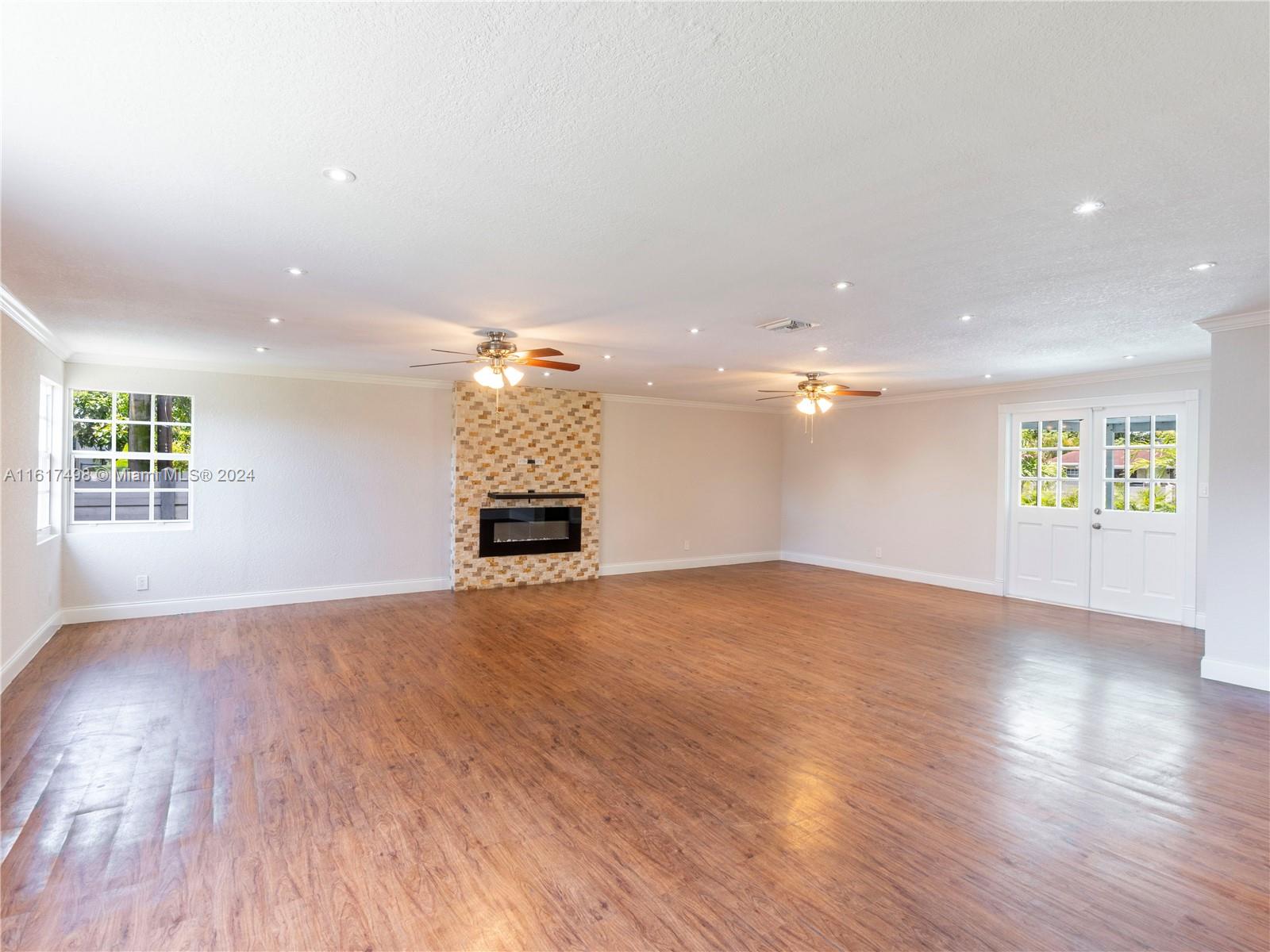 650 NW 38th Ct