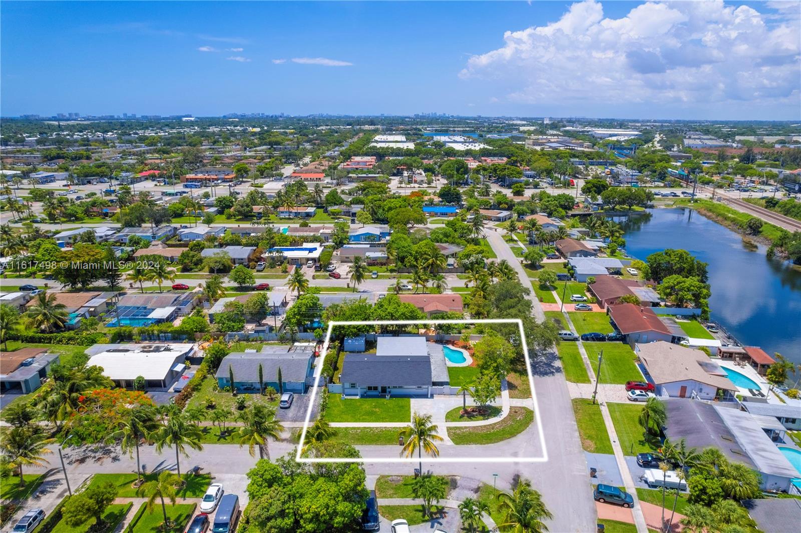 650 NW 38th Ct