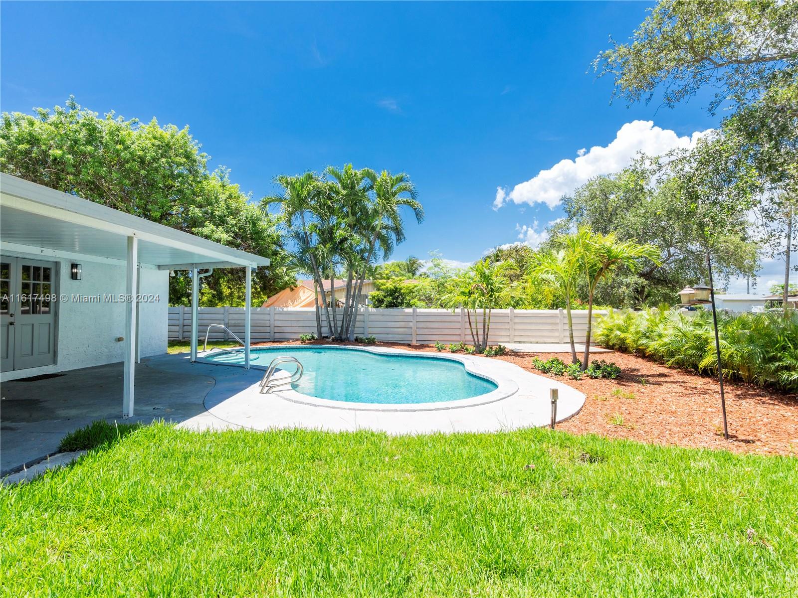 650 NW 38th Ct