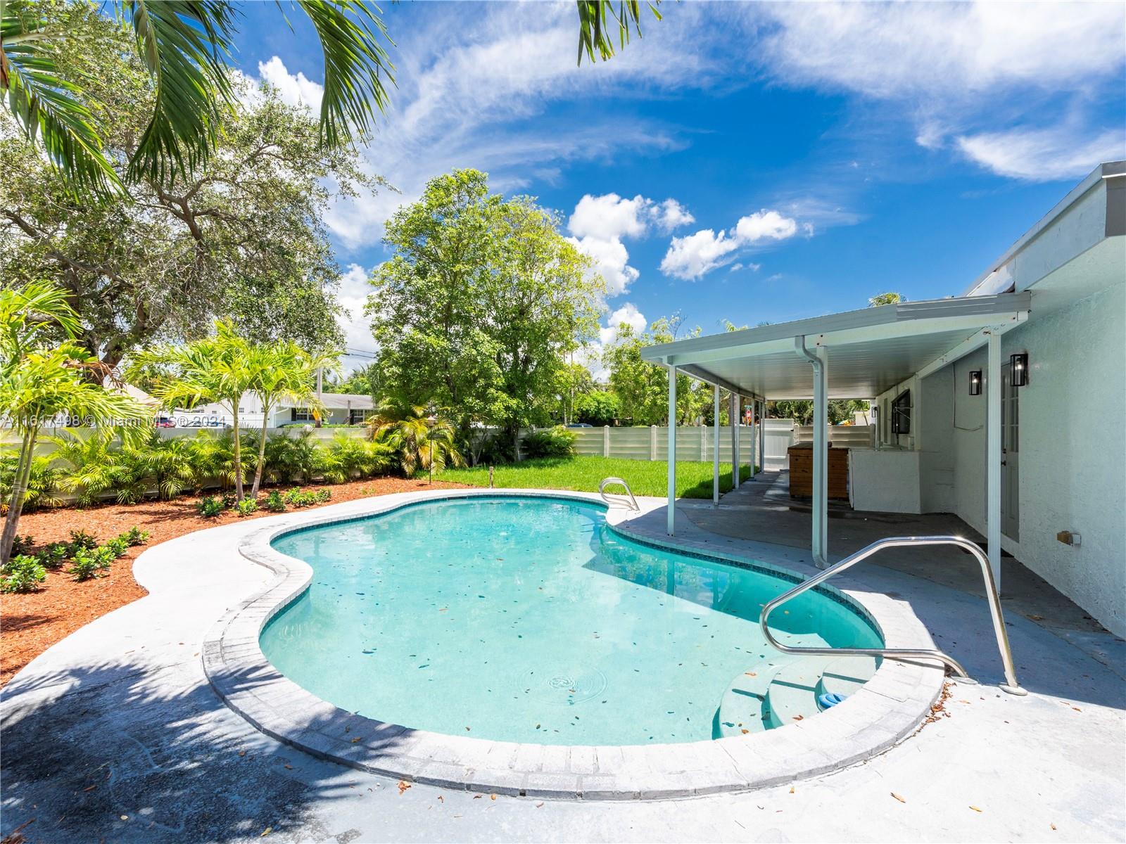 650 NW 38th Ct