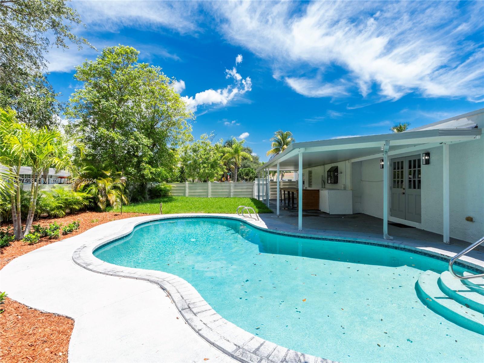 650 NW 38th Ct
