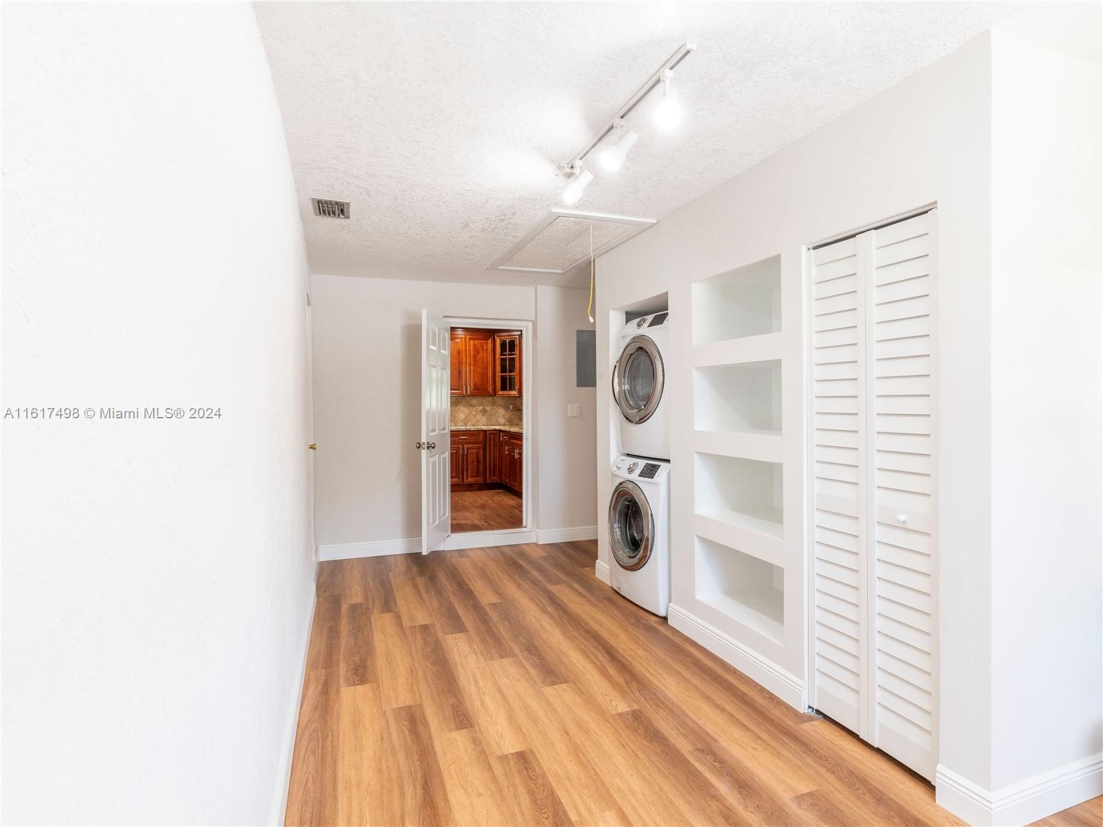650 NW 38th Ct