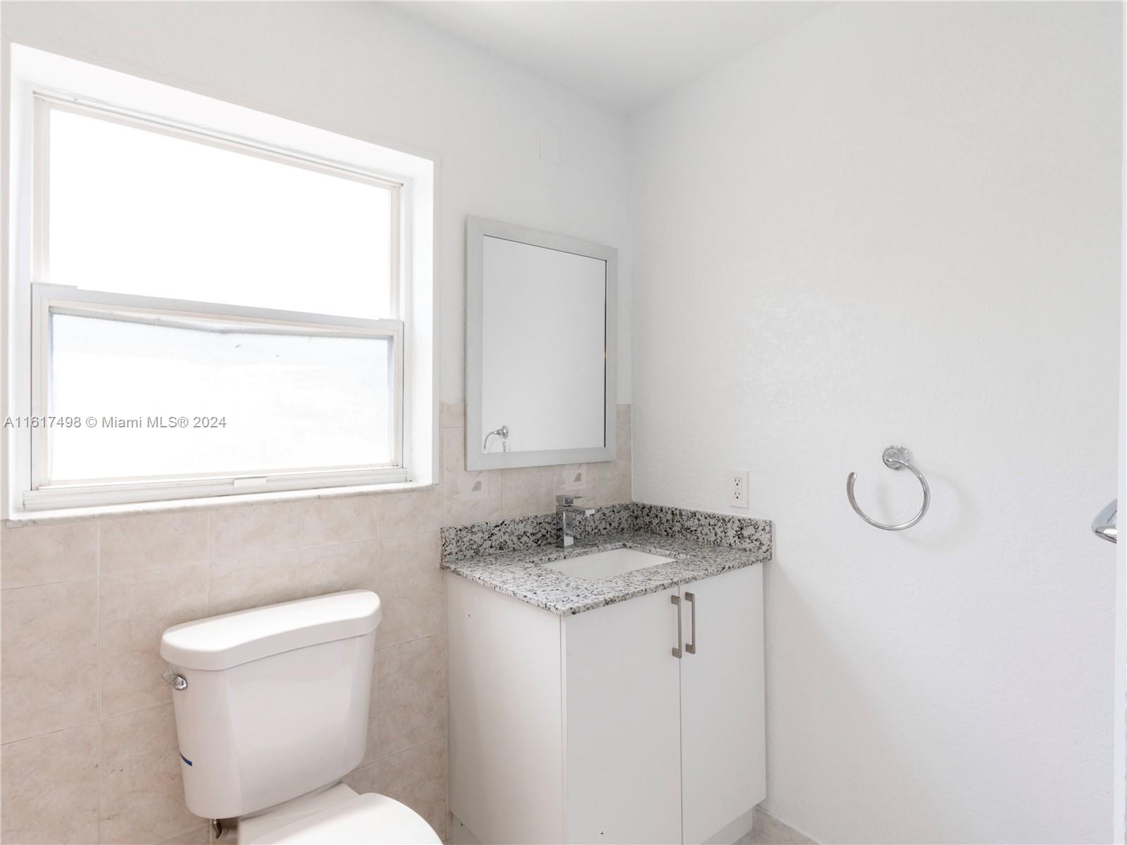 650 NW 38th Ct