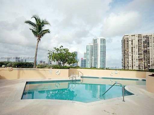 2475 Brickell Ave # 906