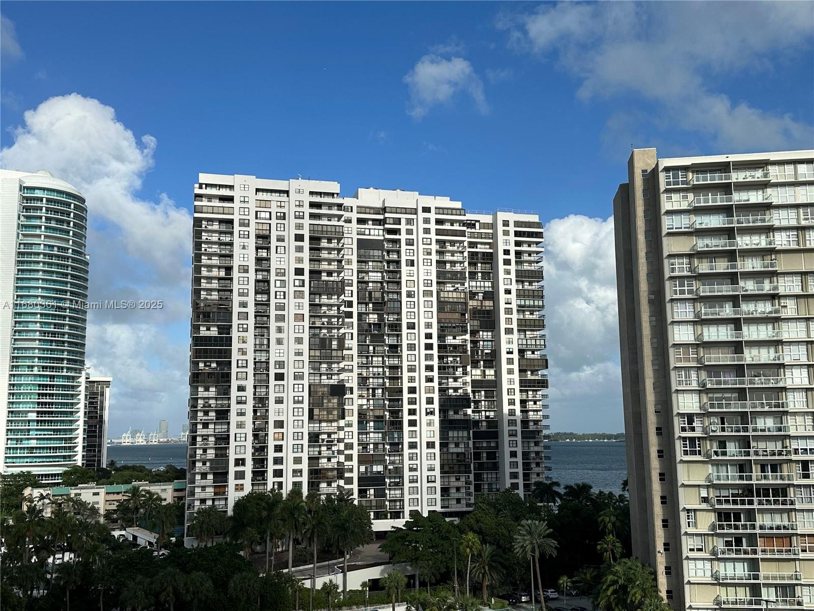2475 Brickell Ave # 906