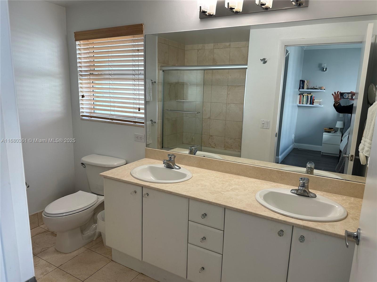 2475 Brickell Ave # 906