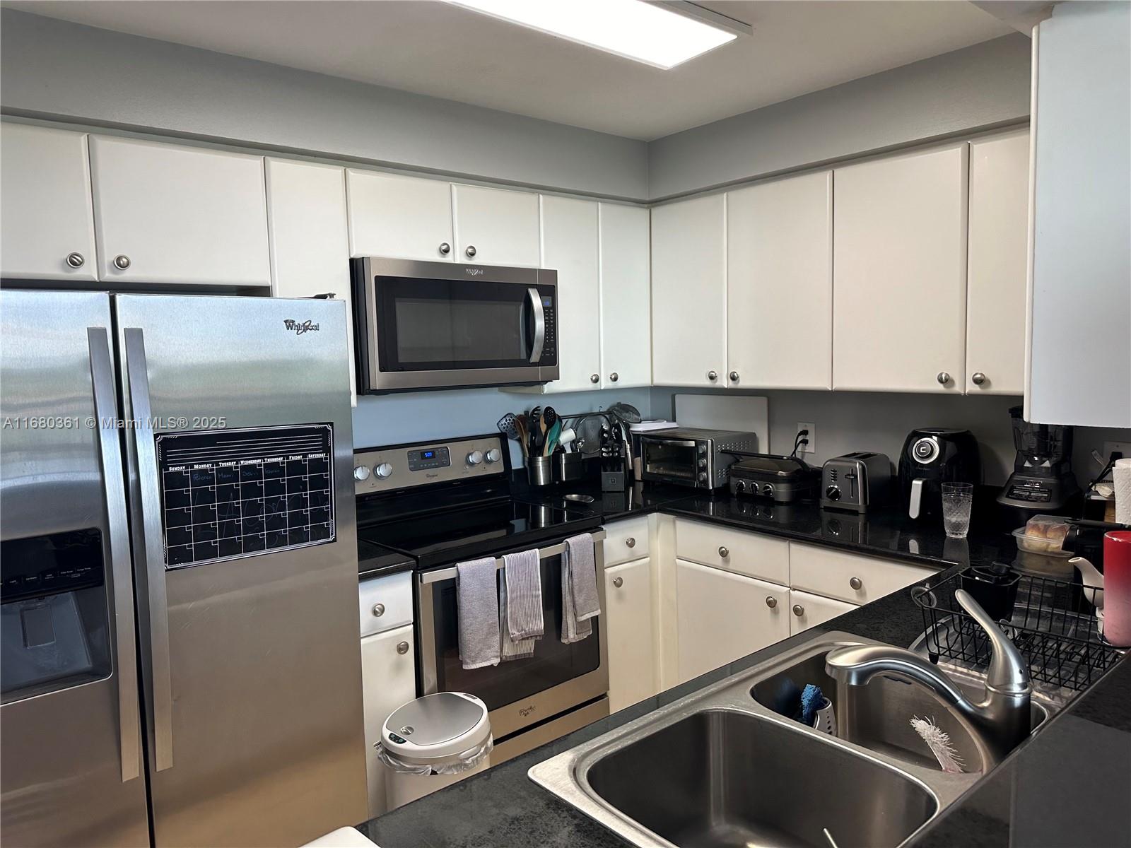 2475 Brickell Ave # 906