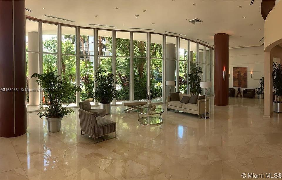 2475 Brickell Ave # 906