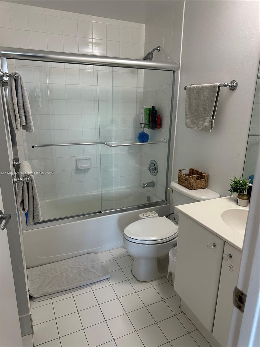 2475 Brickell Ave # 906