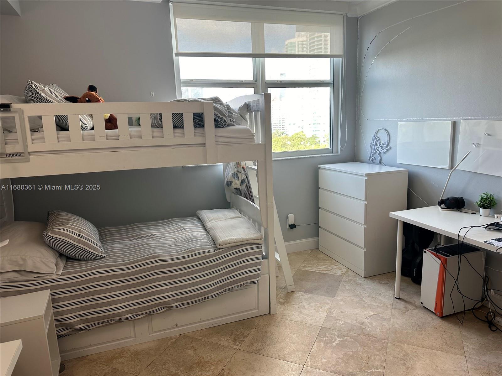 2475 Brickell Ave # 906