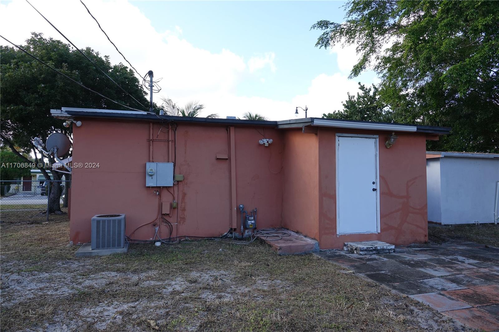 5264 NE 15th Ave