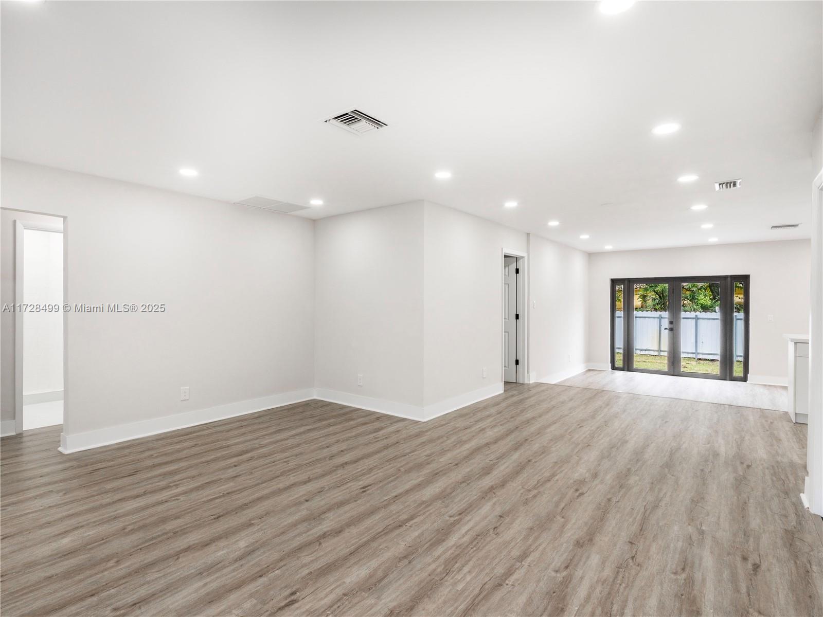 960 NW 50th St