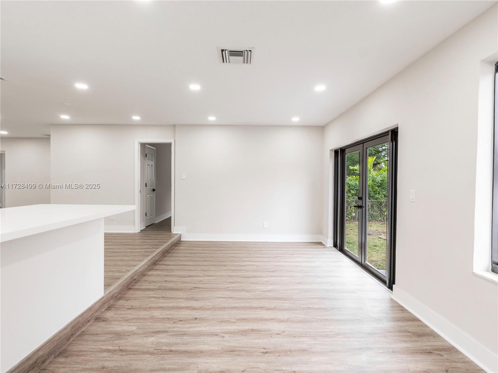 960 NW 50th St