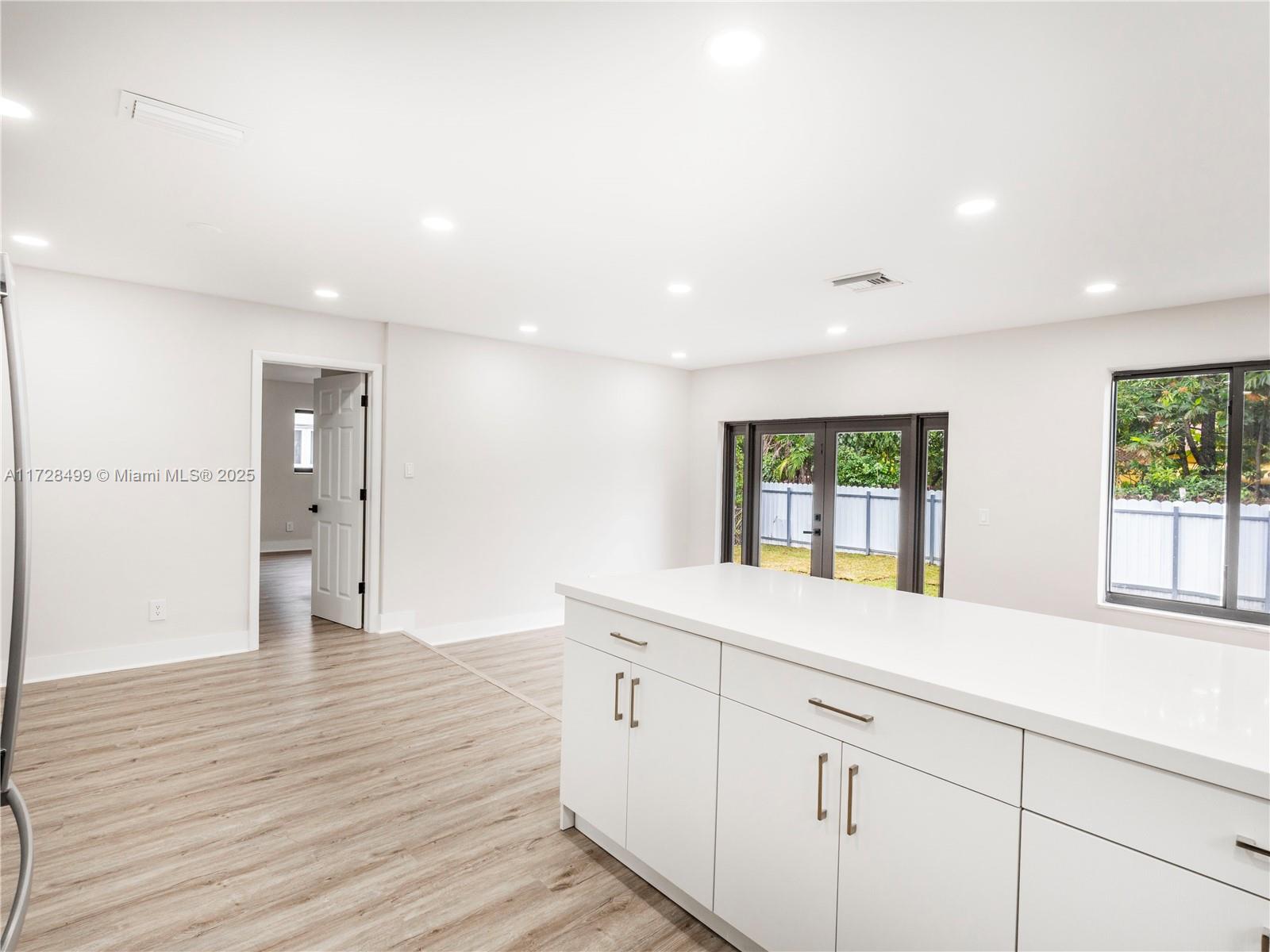 960 NW 50th St