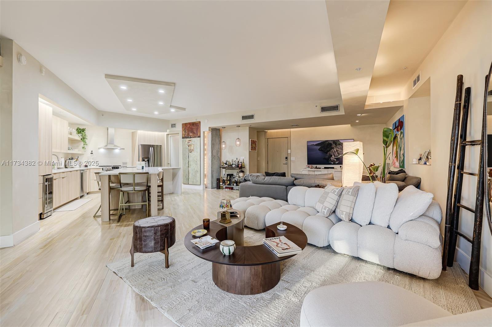 2001 Meridian Ave # 307