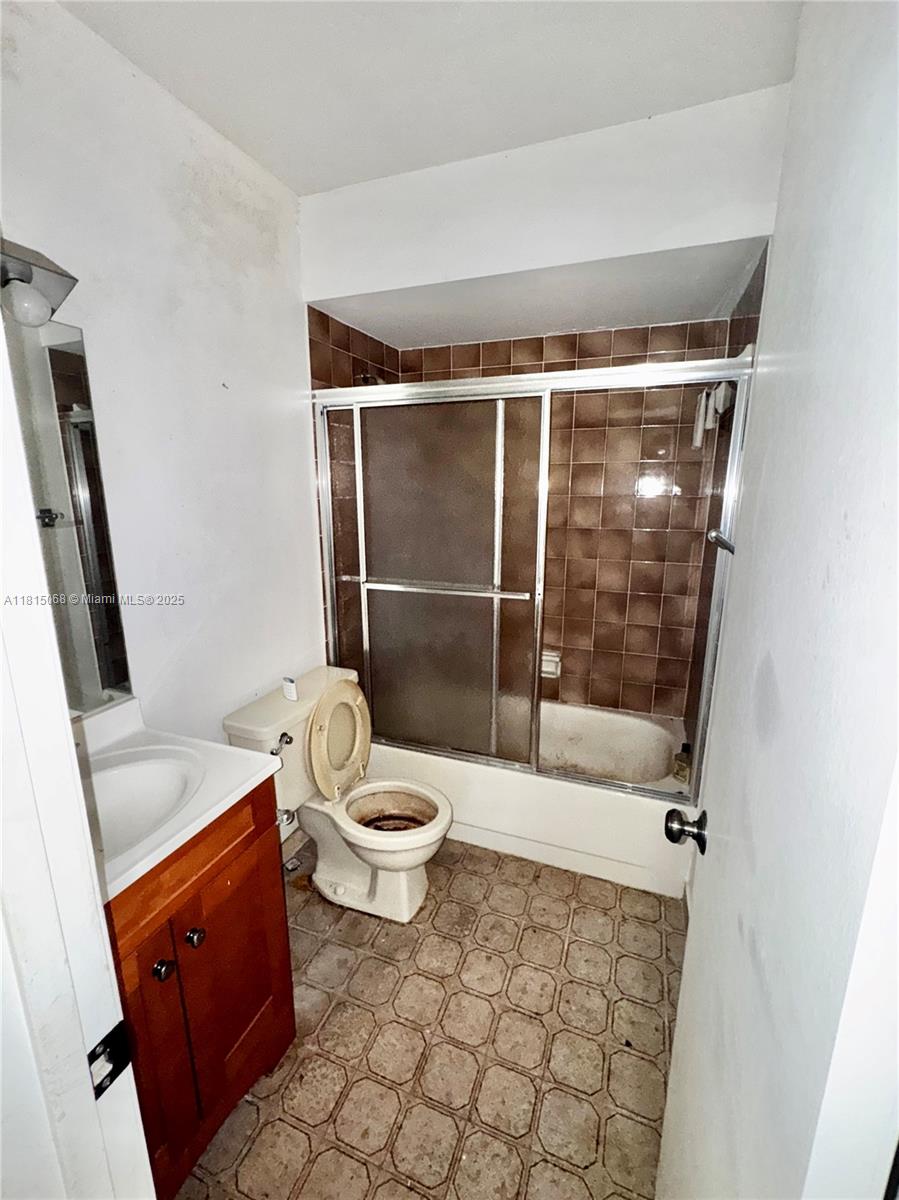 975 SW 89th Ave