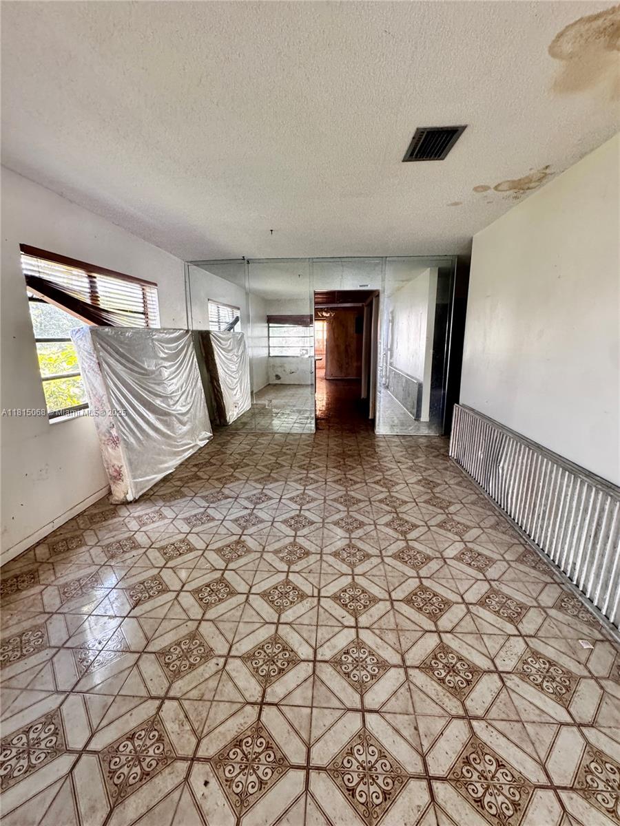 975 SW 89th Ave
