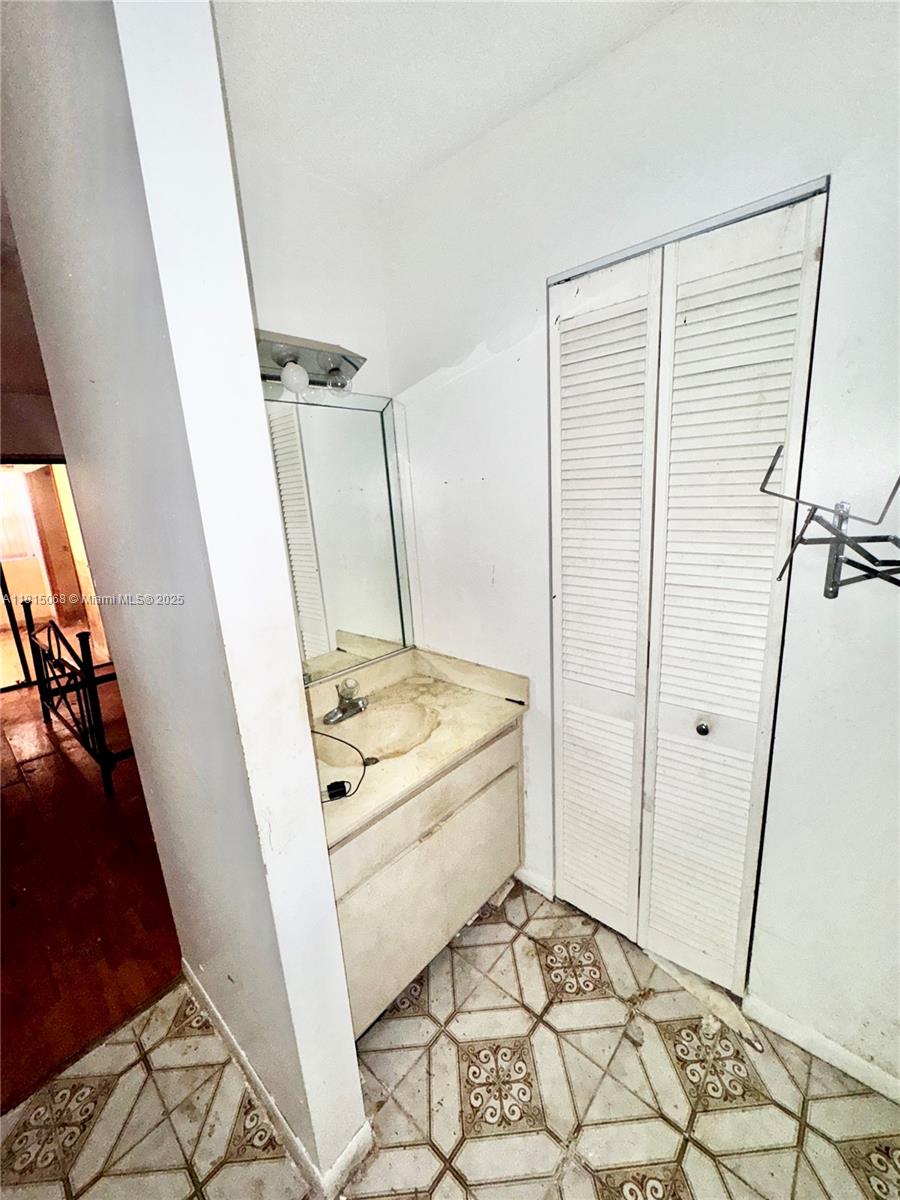 975 SW 89th Ave