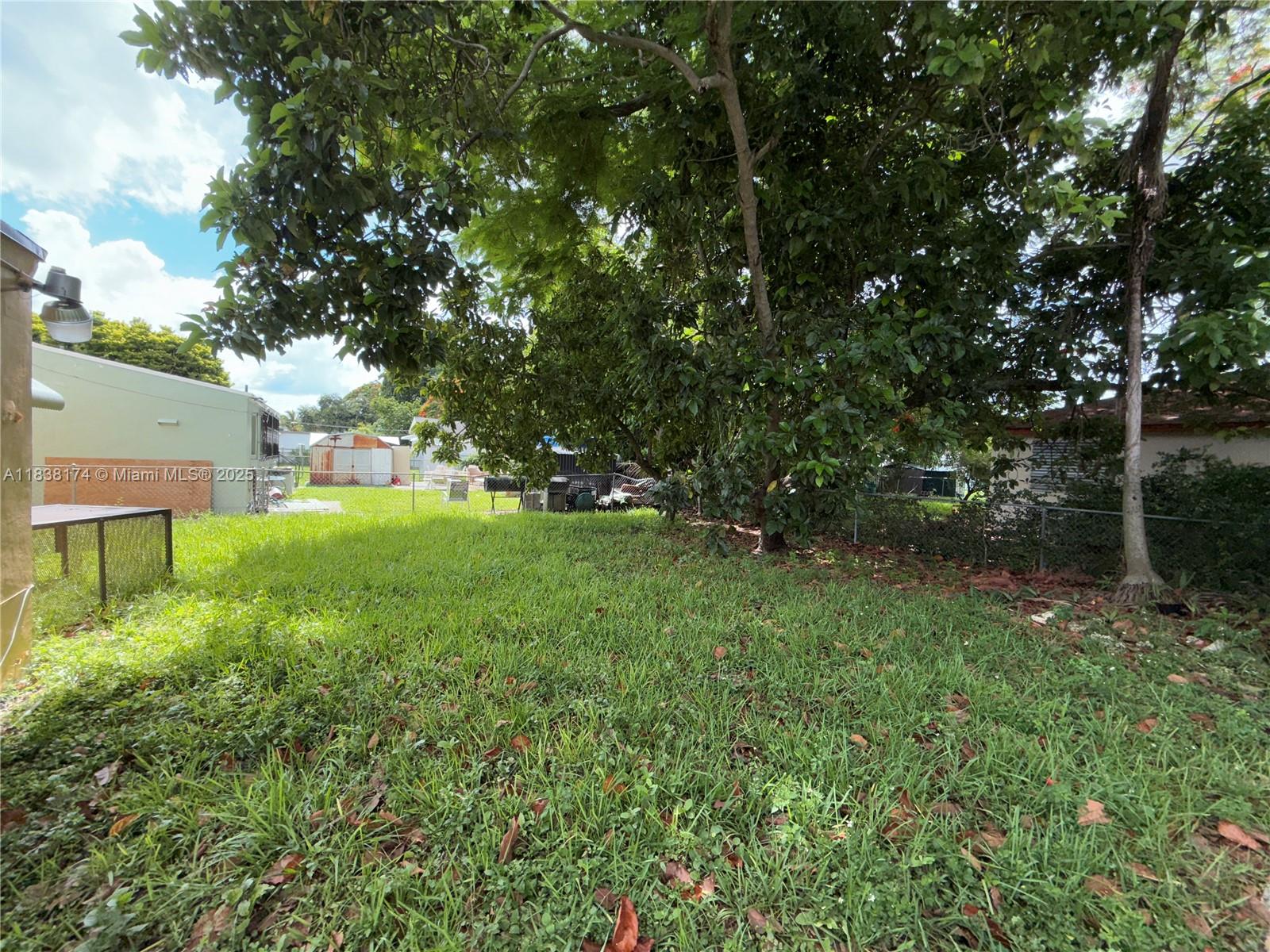 794 NW 44th St