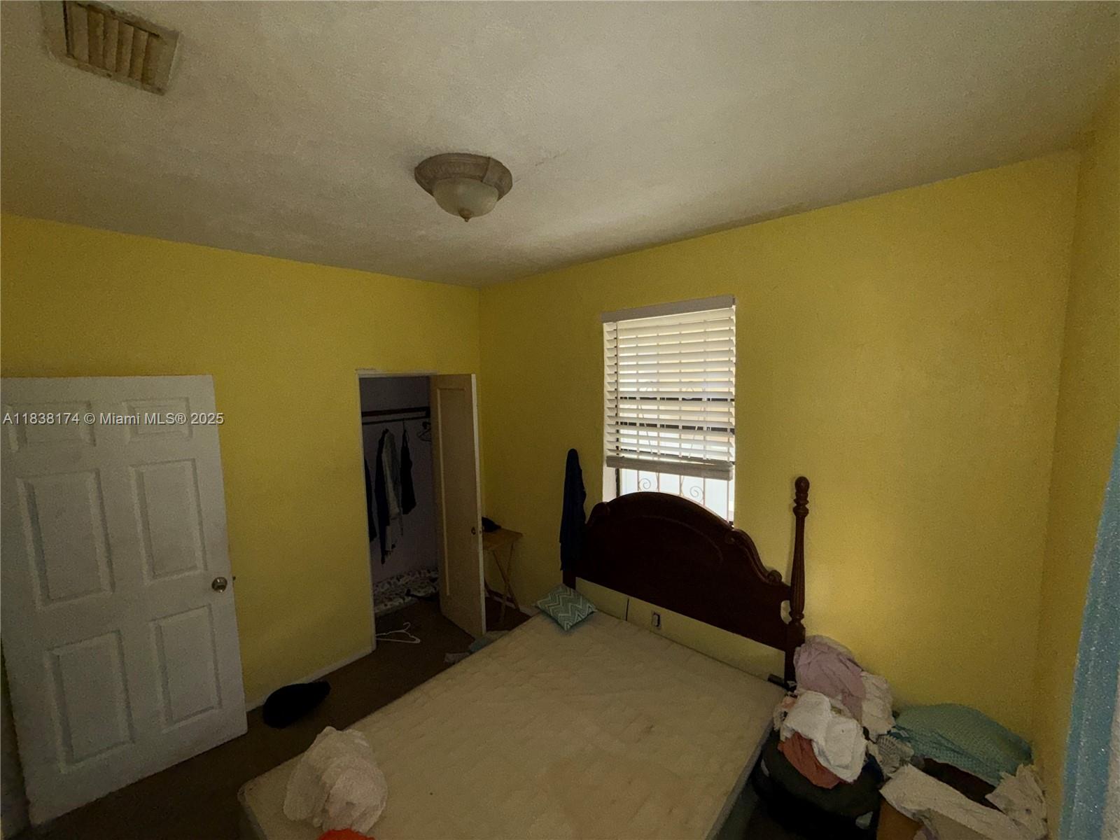 794 NW 44th St