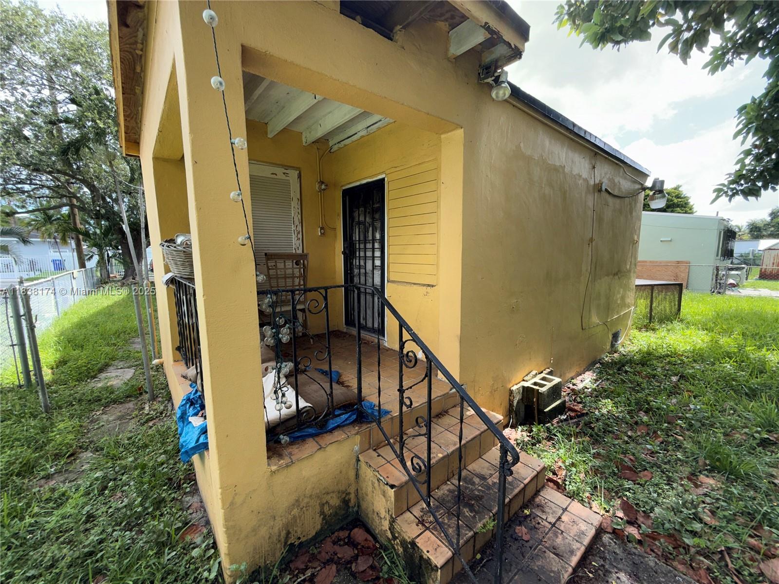 794 NW 44th St