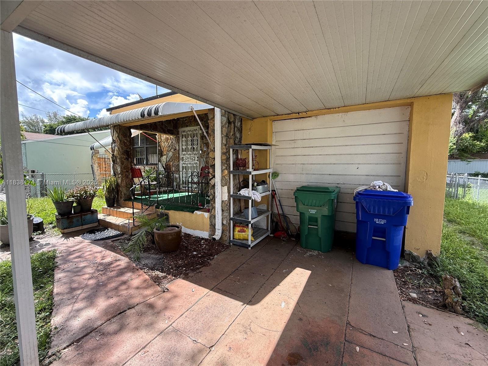 794 NW 44th St