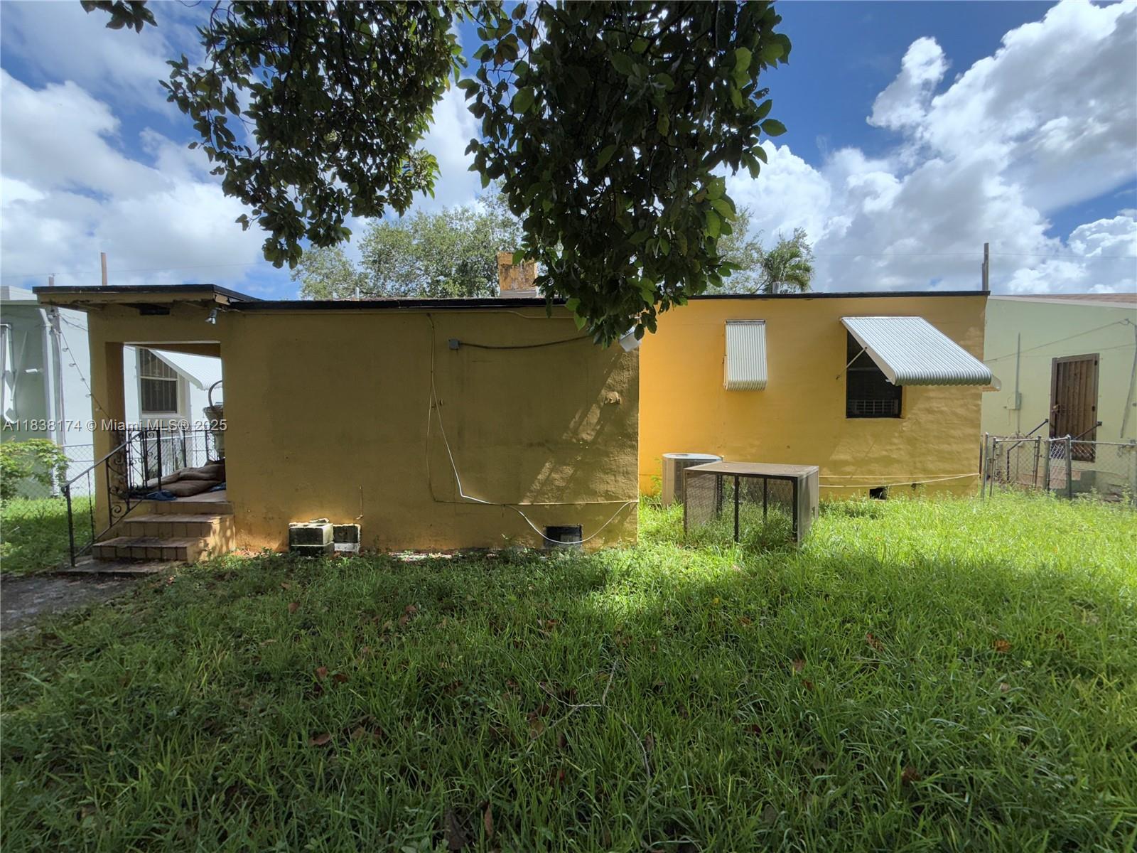 794 NW 44th St